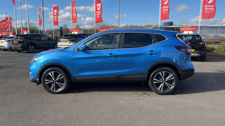 Nissan Qashqai 1.3 DiG-T N-Connecta 5dr [Glass Roof Pack] Petrol Hatchback